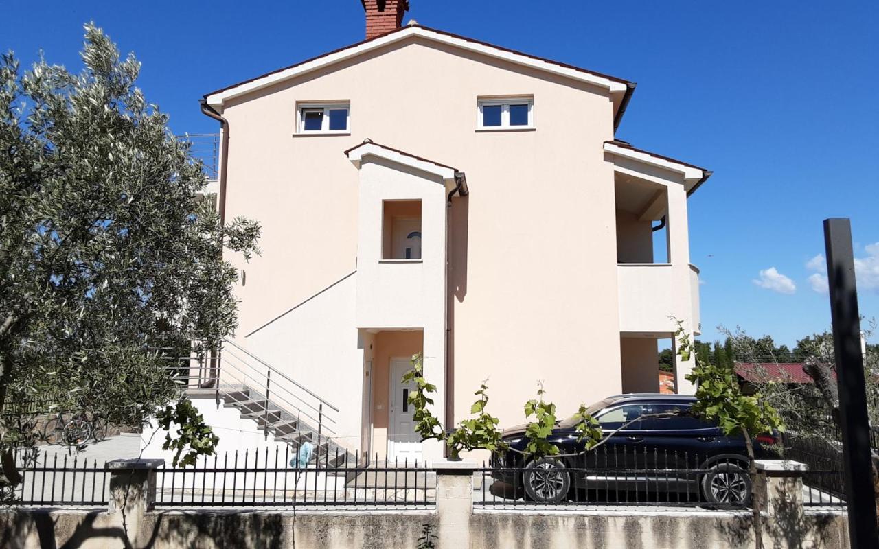 Appartments D&D Peroj Luaran gambar