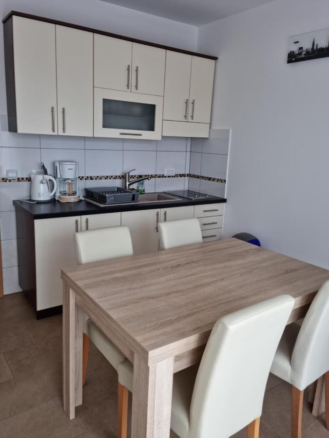 Appartments D&D Peroj Luaran gambar