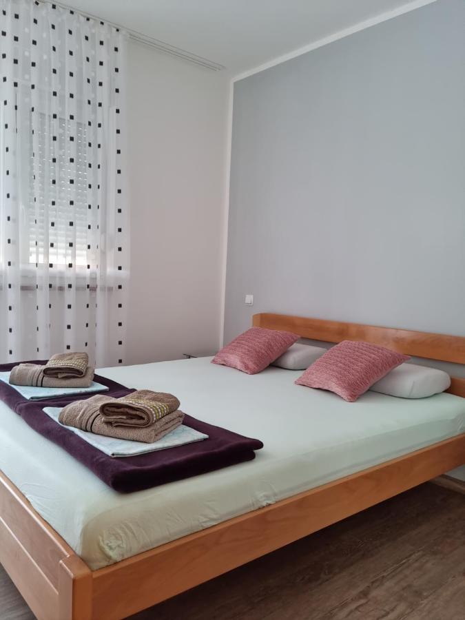 Appartments D&D Peroj Luaran gambar