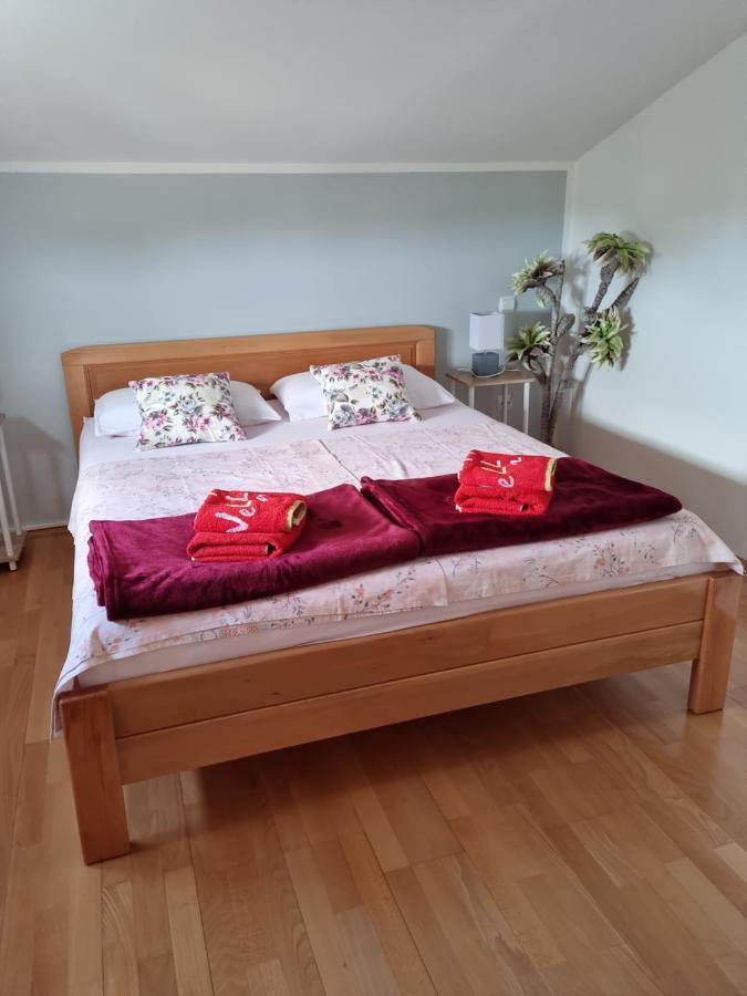 Appartments D&D Peroj Luaran gambar