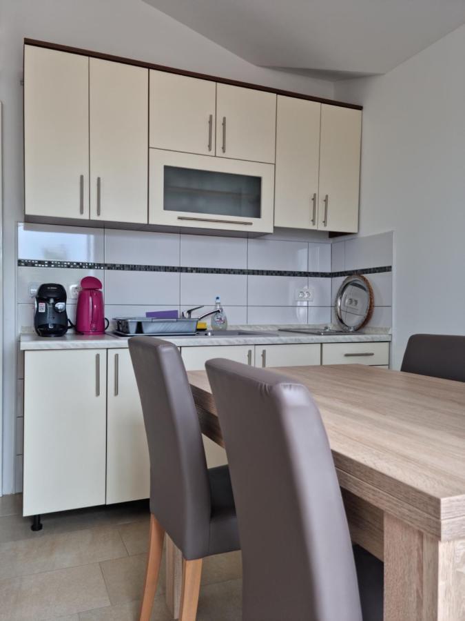 Appartments D&D Peroj Luaran gambar