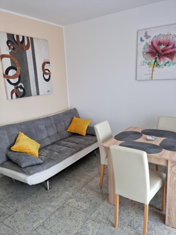 Appartments D&D Peroj Luaran gambar