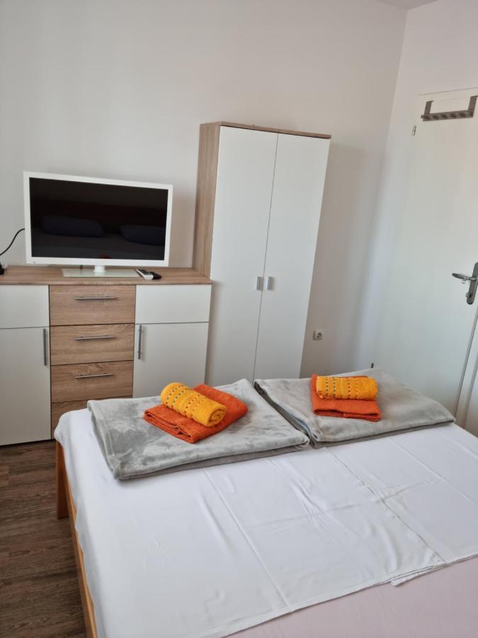 Appartments D&D Peroj Luaran gambar