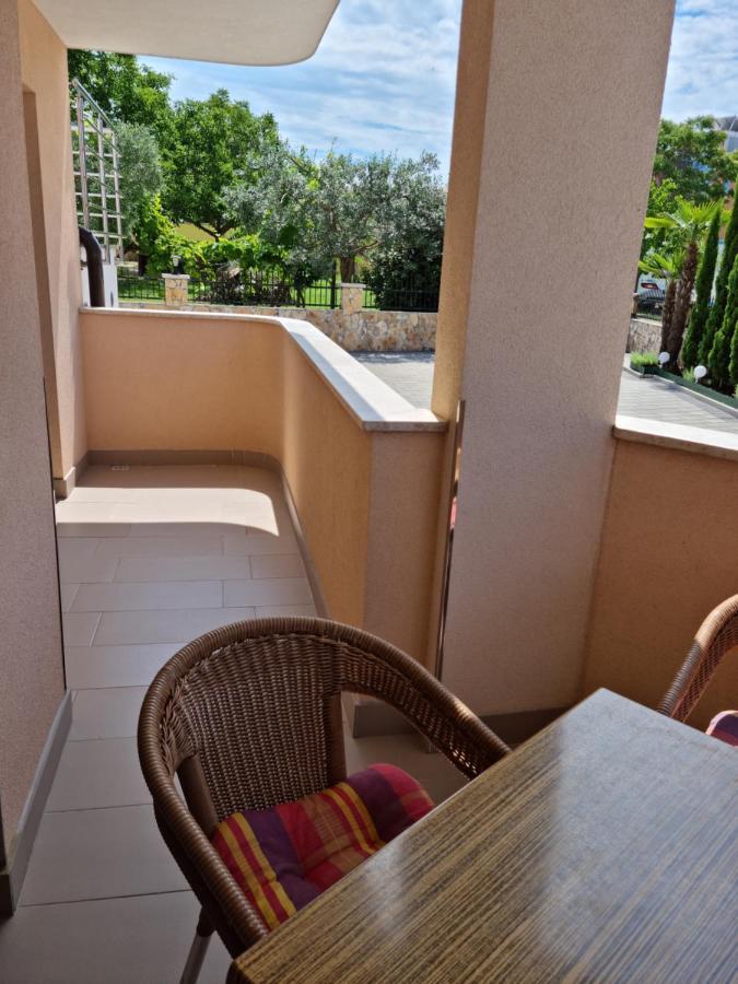 Appartments D&D Peroj Luaran gambar
