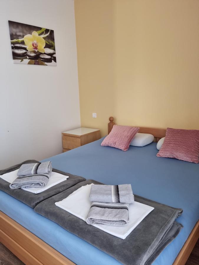 Appartments D&D Peroj Luaran gambar