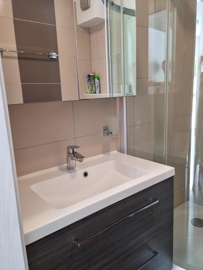 Appartments D&D Peroj Luaran gambar