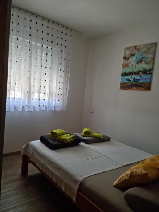 Appartments D&D Peroj Luaran gambar