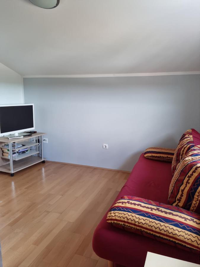 Appartments D&D Peroj Luaran gambar